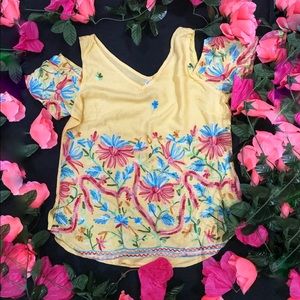 🌻💐Beautiful Embroidered Cold Shoulder Blouse💐🌻